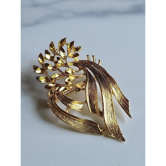 Gold Tone Metal Floral/Leaf Shaped Brooch Vintage - Picture 4 of 10
